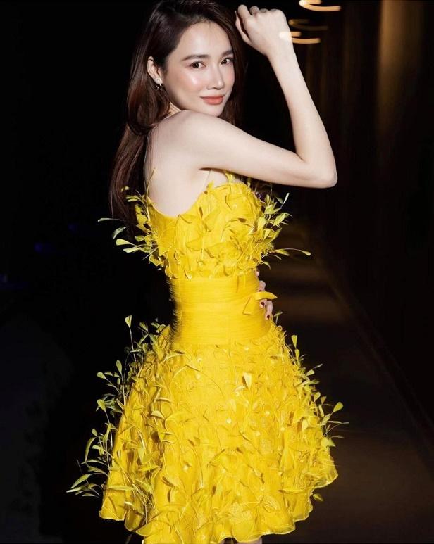 Đầm xòe màu vàng họa tiết hoa nhấn eo KK116-03 | Thời trang công sở K&K  Fashion