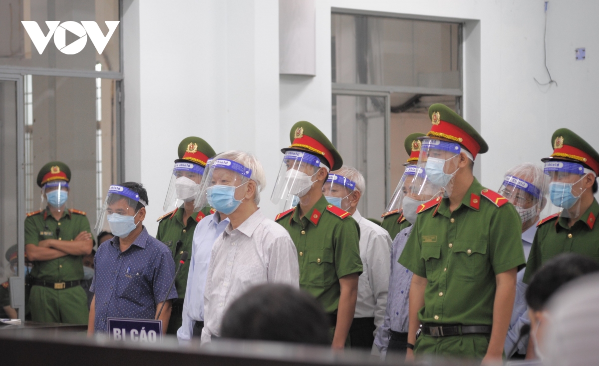 Các bị cáo là cán bộ lãnh đạo UBND tỉnh Khánh Hòa tại phiên tòa