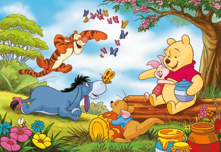 Bạn đang tìm kiếm một bộ phim hoạt hình dễ thương và đầy cảm xúc? Không có gì tuyệt vời hơn khi được đắm mình trong thế giới của gấu Pooh. Tuyệt vời cho cả gia đình, bộ phim hoạt hình này sẽ khiến bạn cảm thấy thú vị và hạnh phúc.