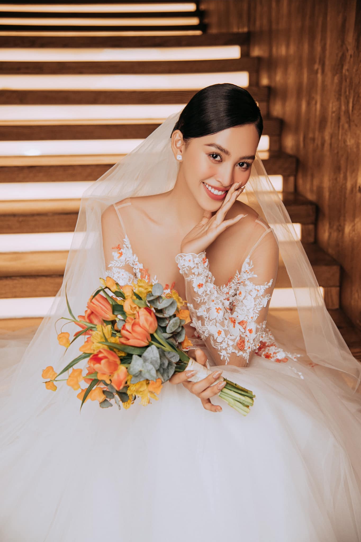 Hoa hậu Tiểu Vy xinh đẹp và quyến rũ trong váy cưới cô dâu - Báo ...