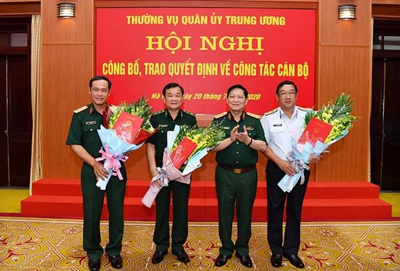 Đại tướng Ngô Xuân Lịch chúc mừng ba tân Thứ trưởng Bộ Quốc phòng