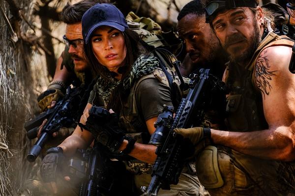 Không còn là mỹ nhân chờ được giải cứu, Megan Fox hóa thành người hùng, dẫn dắt một nhóm lính đánh thuê chuyên nghiệp toàn nam nhân