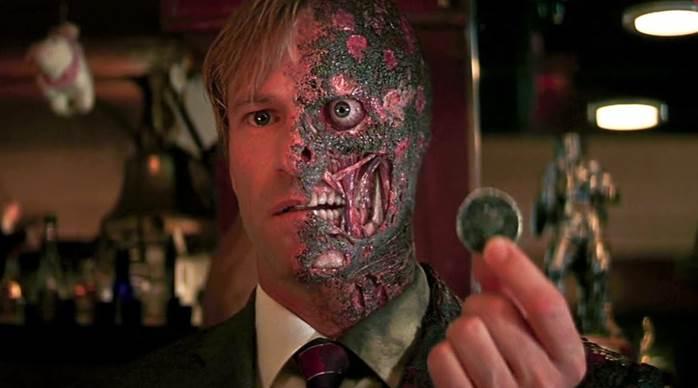 Nhân vật Harvey Dent đầy ấn tượng, biểu trưng cho 2 mặt đồng xu thiện - ác trong The Dark Knight