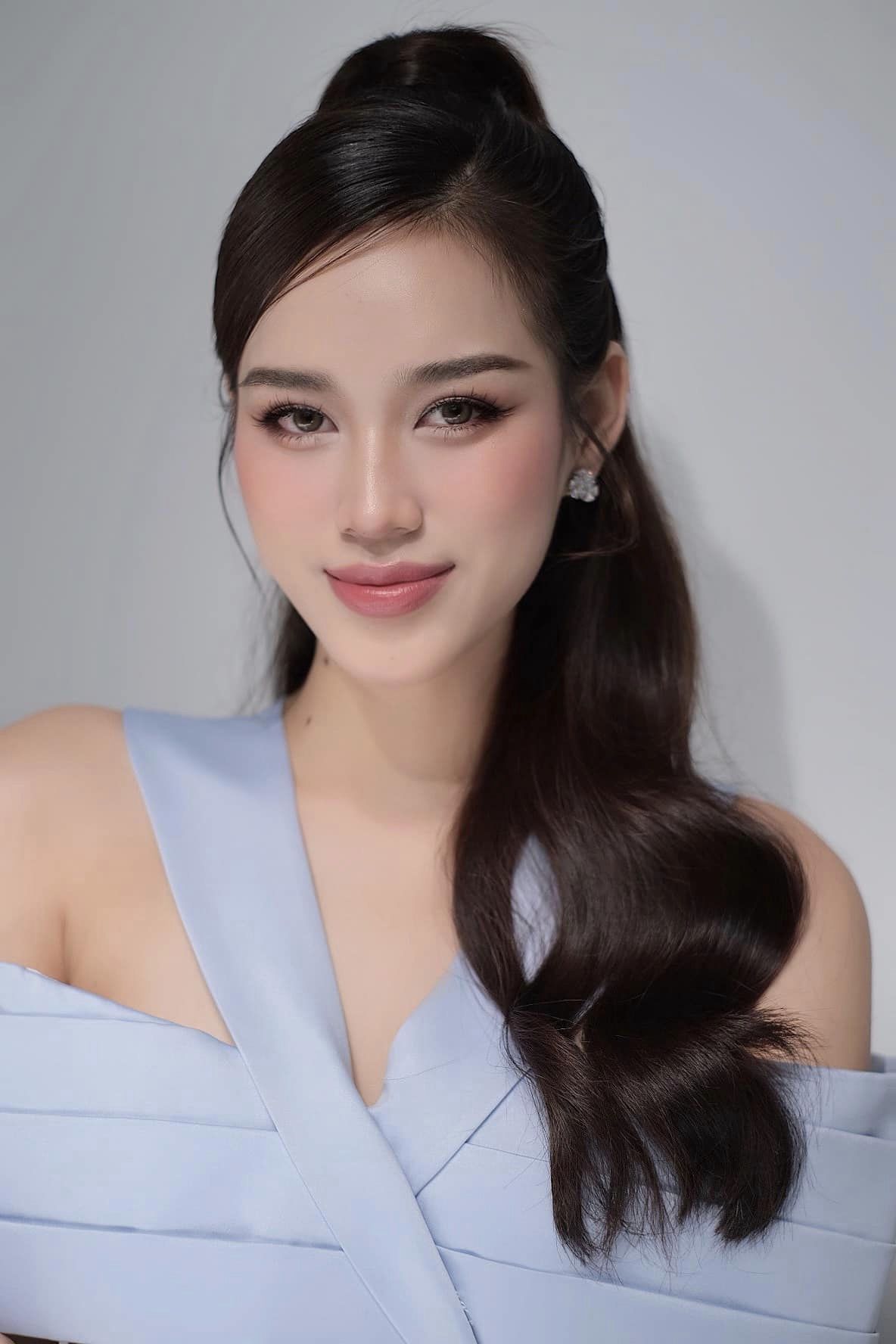 Cận cảnh gương mặt đẹp hoàn hảo của Hoa hậu Đỗ Thị Hà - Ảnh 2.
