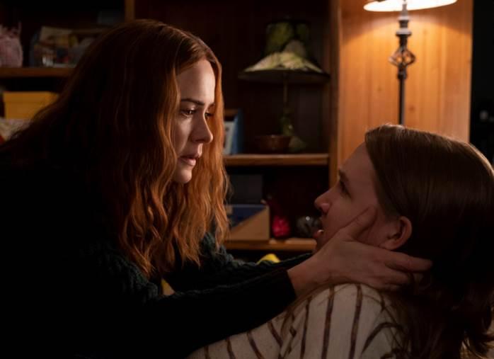 Diane (Sarah Paulson) và Chloe Sherman (Kiera Allen)