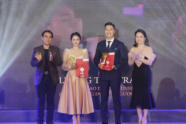 Mạnh Trường - Lương Thu Trang nhận giải Nam-Nữ diễn viên chính xuất sắc phim truyện truyền hình.