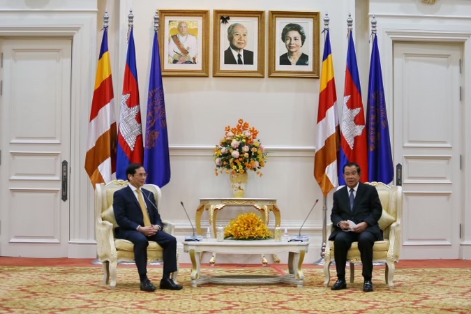 Bộ trưởng Bùi Thanh Sơn chào xã giao Thủ tướng Campuchia Hun Sen