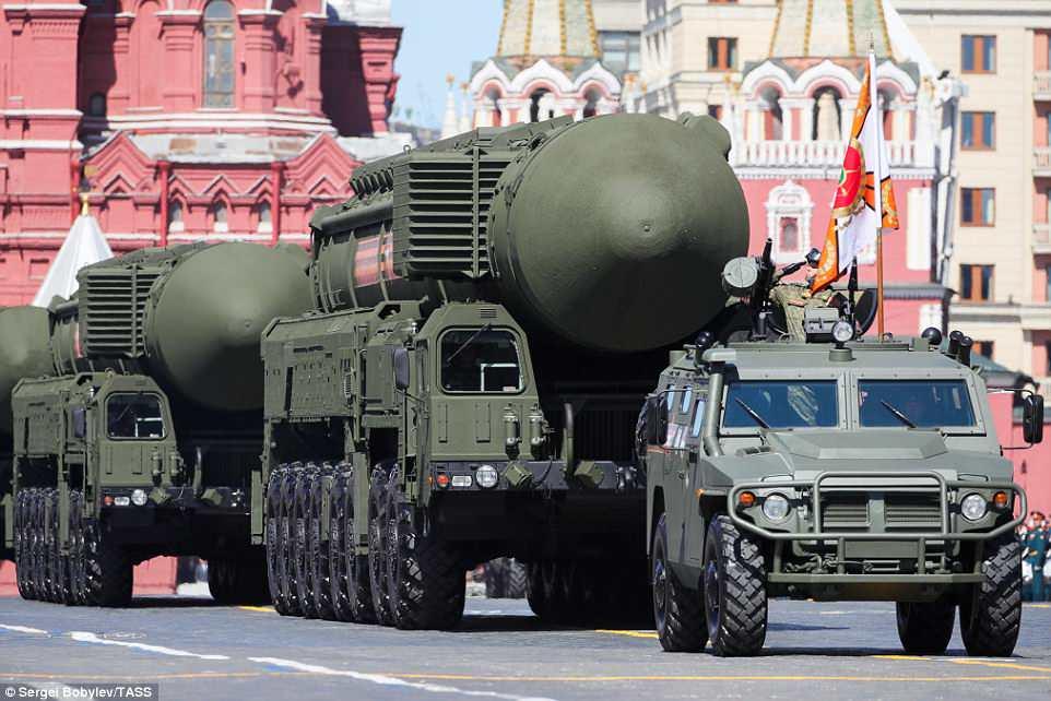 Nga phô diễn gần 400 vũ khí hạng nặng trong lễ diễu binh hoành tráng