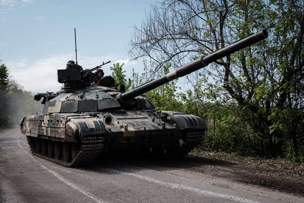 Xe tăng của Ukraine ở Sviatohirsk, phía Đông Ukraine ngỳ 30/4. Ảnh: Getty