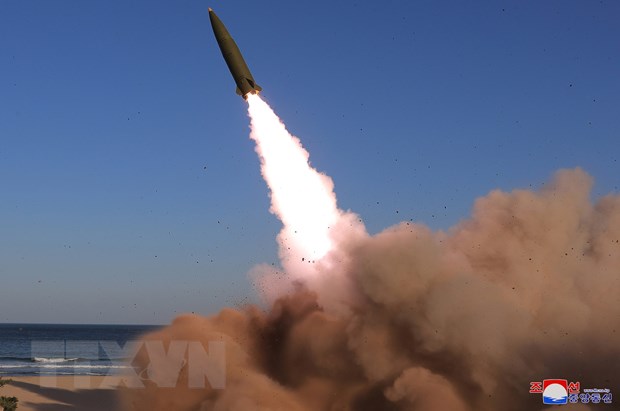 Một vụ thử nghiệm tên lửa dẫn đường chiến thuật mới của Triều Tiên, ngày 17/4/2022. (Ảnh: YONHAP/TTXVN)