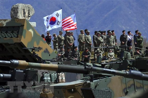 Binh sỹ Mỹ và Hàn Quốc tham gia cuộc tập trận chung tại Pocheon, Hàn Quốc. (Ảnh: AFP/TTXVN)