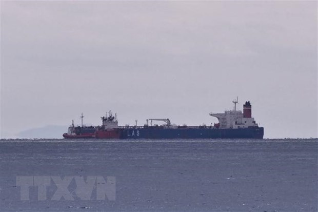 Tàu chở dầu Pegas neo ở vùng biển ngoài khơi Karystos, đảo Evia, Hy Lạp ngày 19/4/2022. (Ảnh: Reuters/TTXVN)