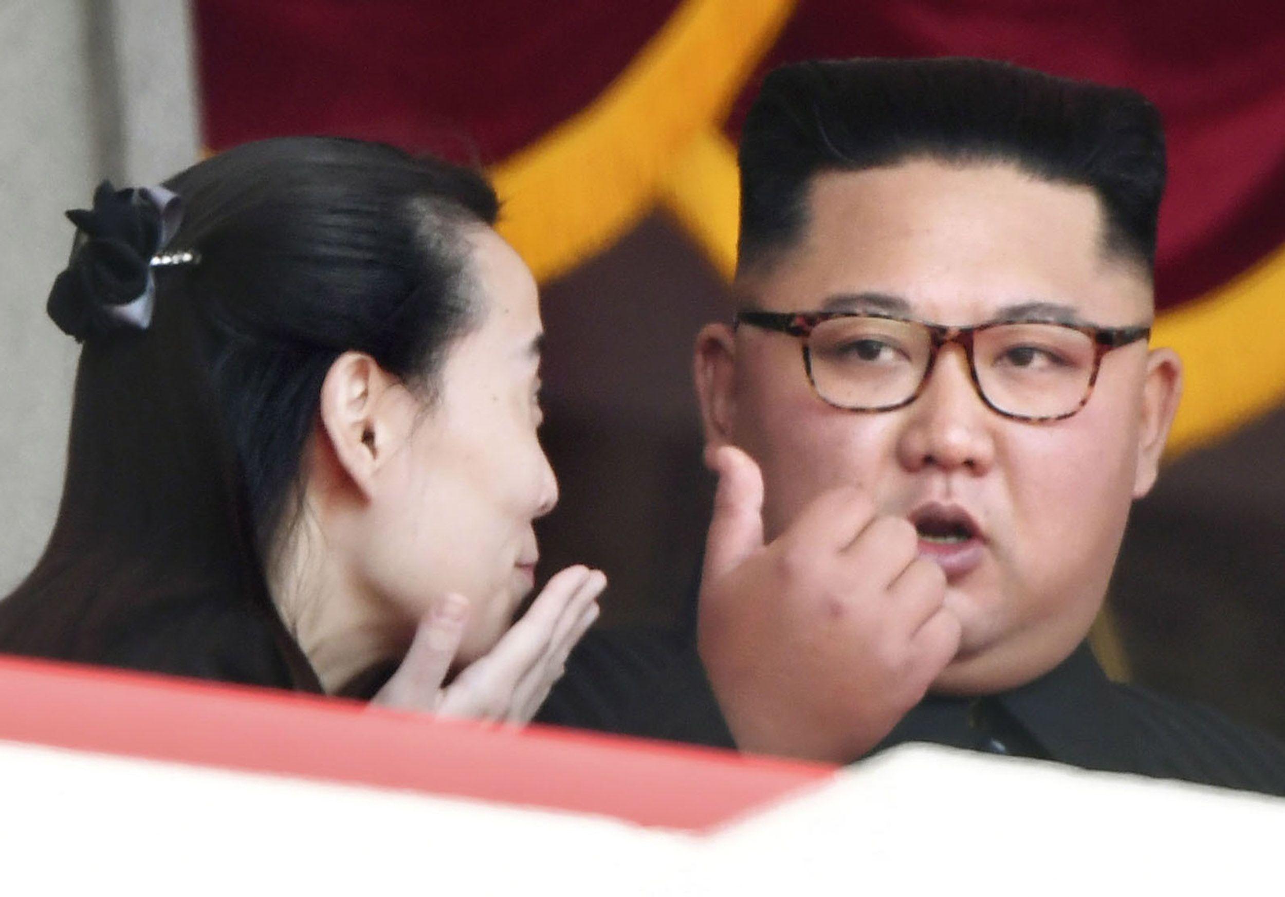 Chủ tịch Triều Tiên Kim Jong Un và em gái của ông này