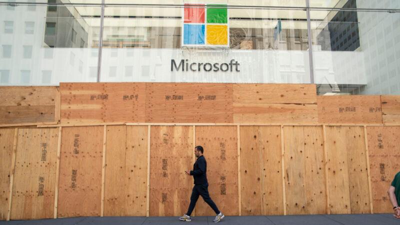 Microsoft bất ngờ đóng cửa vĩnh viễn toàn bộ các cửa hàng bán lẻ