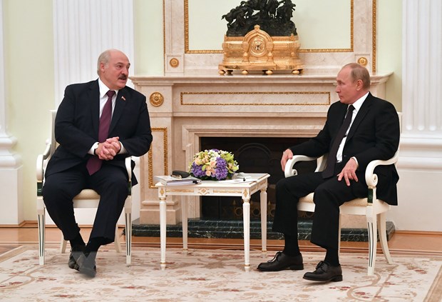 Tổng thống Nga Vladimir Putin (phải) và Tổng thống Belarus Alexander Lukashenko tại cuộc hội đàm ở Moskva, Nga, ngày 9/9/2021. (Ảnh: AFP/TTXVN)
