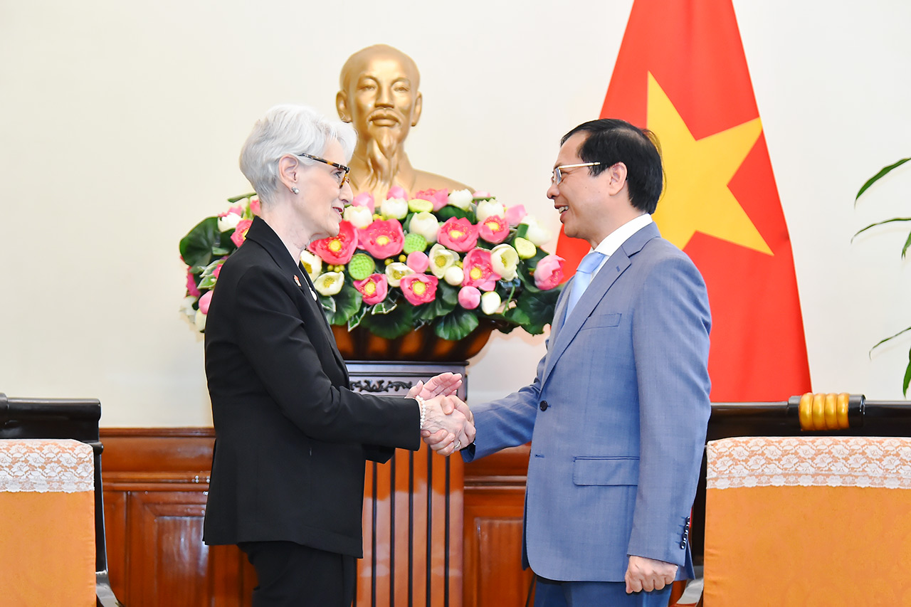 Bộ trưởng Bộ Ngoại giao Bùi Thanh Sơn đã tiếp Thứ trưởng thứ nhất Bộ Ngoại giao Hoa Kỳ Wendy Sherman