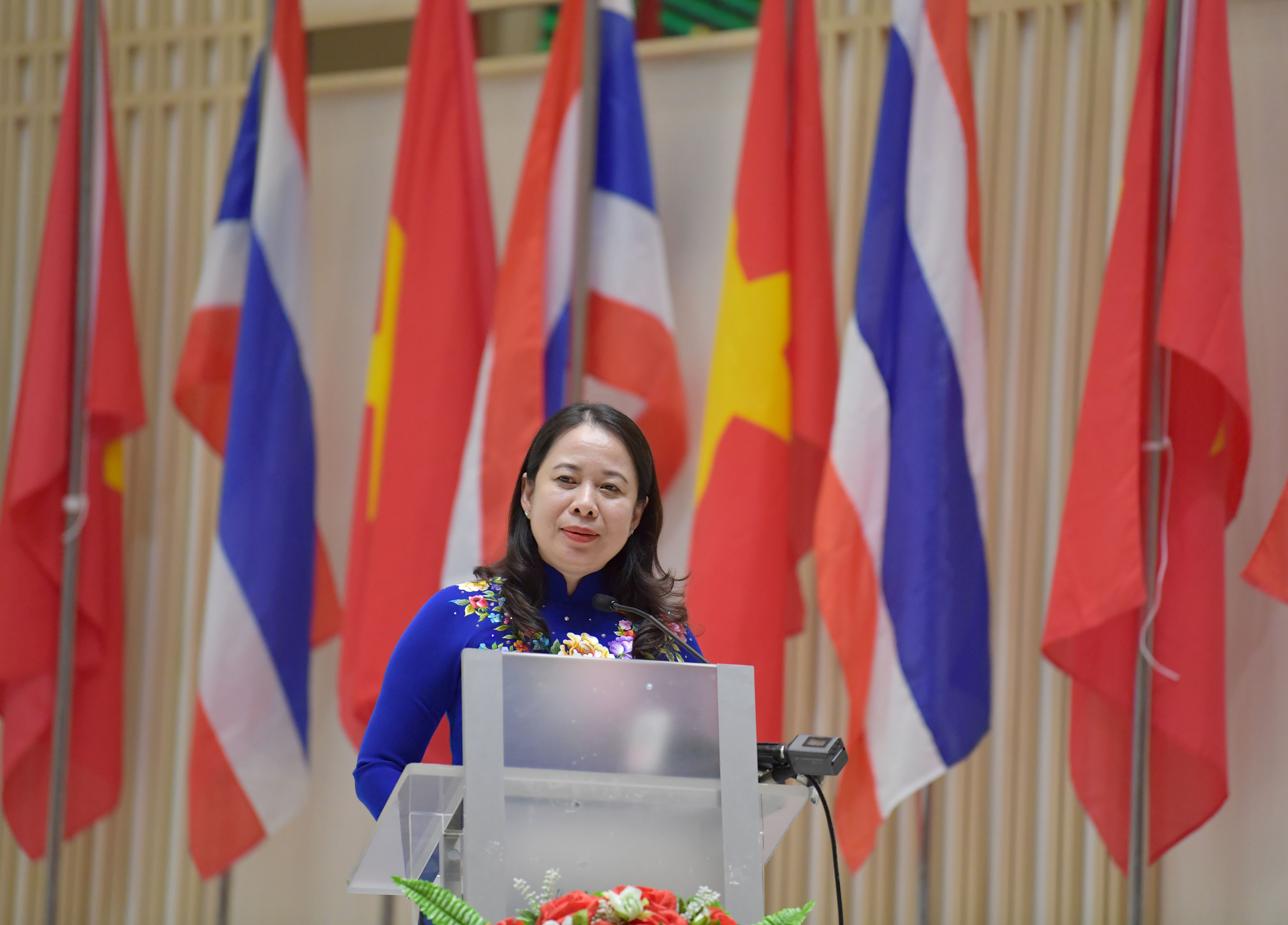 Võ sỹ Ánh Xuân đã góp phần mang lại vinh quang cho đất nước Việt Nam tại các giải đấu Boxing quốc tế. Hãy cùng theo dõi hình ảnh này để tôn vinh thành tích của cô ấy.