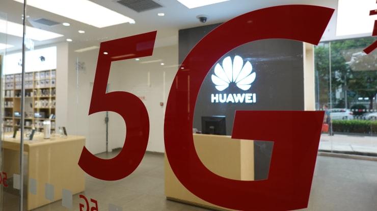 Ủy ban Truyền thông Liên bang Mỹ (FCC) hôm thứ Ba (30/6) đã chặn không cho hai công ty Trung Quốc là Huawei và ZTE nhận trợ cấp từ một quỹ của chính phủ trong một nỗ lực nhằm hạn chế khả năng tiếp cận của các công ty này với thị trường Mỹ.