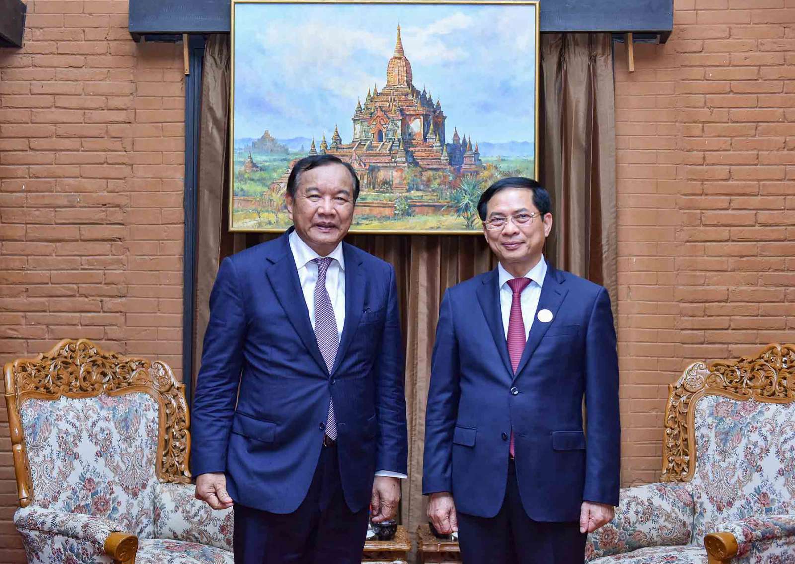 Bộ trưởng Ngoại giao Bùi Thanh Sơn trong cuộc gặp với Phó Thủ tướng, Bộ trưởng Ngoại giao và hợp tác quốc tế Campuchia Prak Sokhonn.