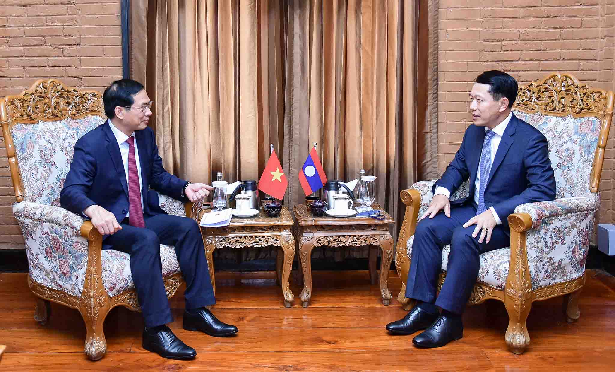  Bộ trưởng Ngoại giao Bùi Thanh Sơn trong cuộc gặp với Phó Thủ tướng, Bộ trưởng Ngoại giao Lào Saleumxay Kommasith