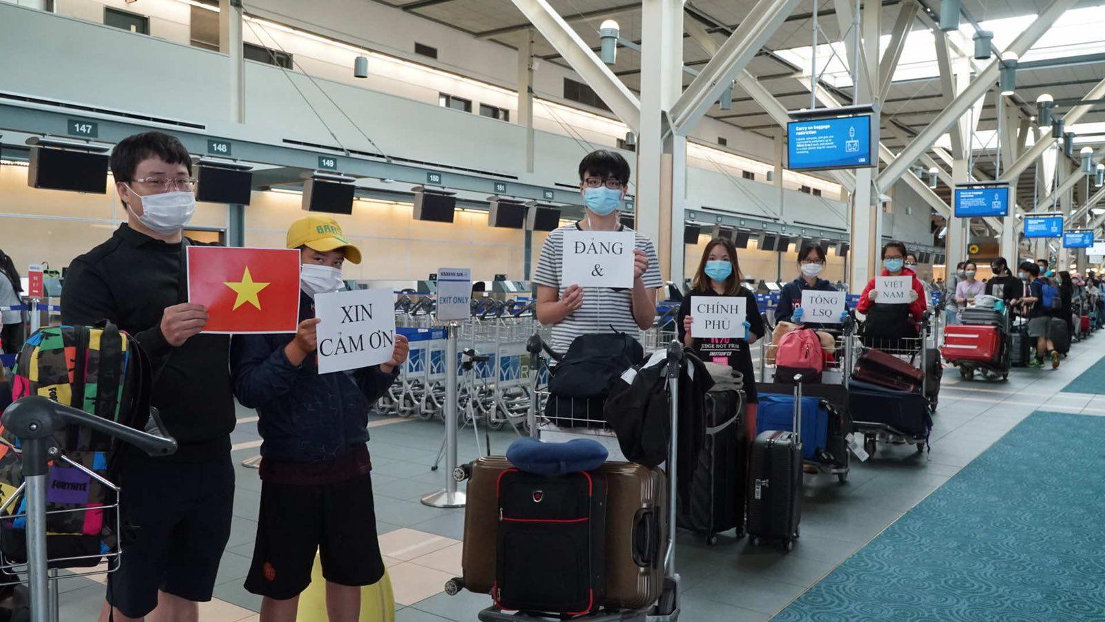 Việt Nam tiếp tục đưa hàng trăm công dân từ nước ngoài về nước
