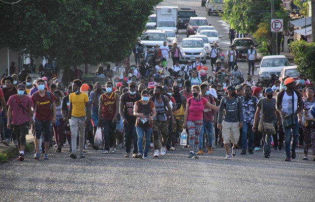 Người di cư tại khu vực Tapachula, bang Chiapas, miền nam Mexico, trong hành trình tới Mỹ ngày 4/9/2021. (Ảnh: THX/TTXVN)