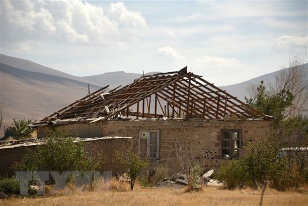 Ngôi nhà bị phá hủy trong cuộc đụng độ giữa các lực lượng Armenia và Azerbaijan, tại Sotk, Armenia, ngày 14/9/2022. (Ảnh: AFP/ TTXVN)