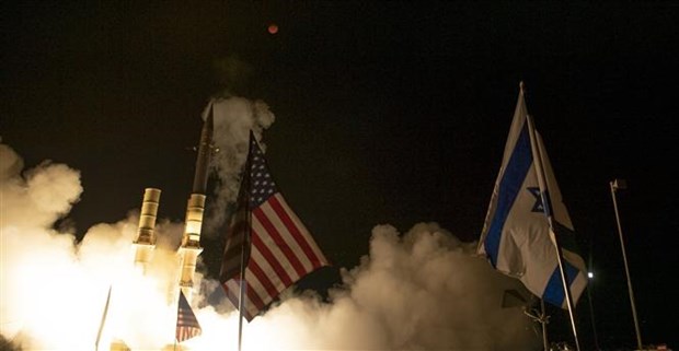 Tên lửa đánh chặn Arrow 3 được phóng đi trong cuộc thử nghiệm tại miền Trung Israel. (Ảnh: TTXVN phát)
