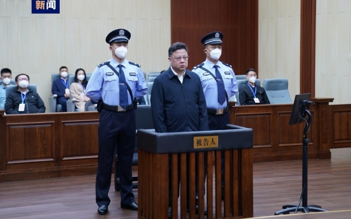 Cựu Thứ trưởng Công an Trung Quốc Tôn Lực Quân tại tòa. Ảnh: CCTV.