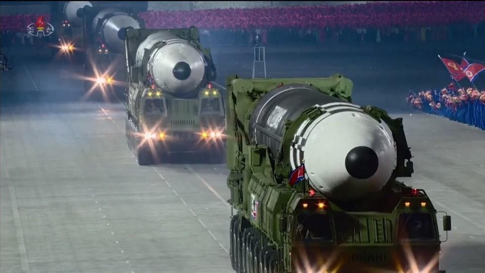 Tên lửa được Triều Tiên khoe trong cuộc diễu binh