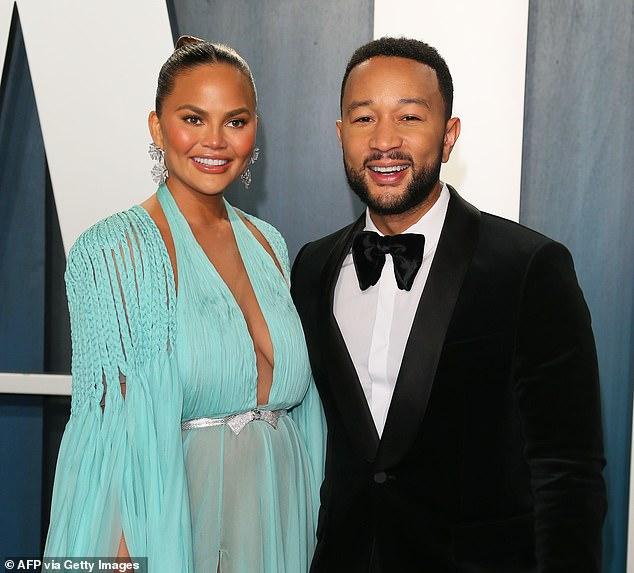 Vợ chồng John Legend và Chrissy Teigen