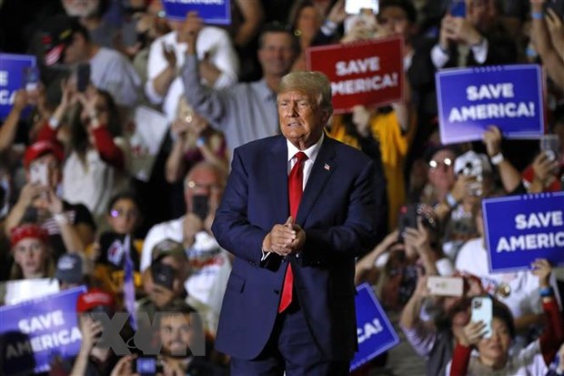 Cựu Tổng thống Mỹ Donald Trump phát biểu tại chiến dịch vận động tranh cử ở Warren, Michigan, ngày 1/10/2022. (Ảnh: AFP/TTXVN)