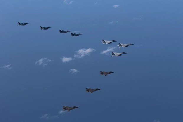 Máy bay Mỹ và Nhật Bản tham gia tập trận chung. (Ảnh: Reuters)