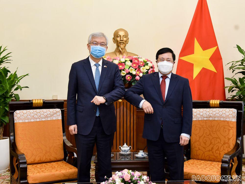 Phó Thủ tướng, Bộ trưởng Ngoại giao Phạm Bình Minh tiếp Thứ trưởng Ngoại giao Hàn quốc Lee Tae-ho. (Ảnh: baoquocte.vn)