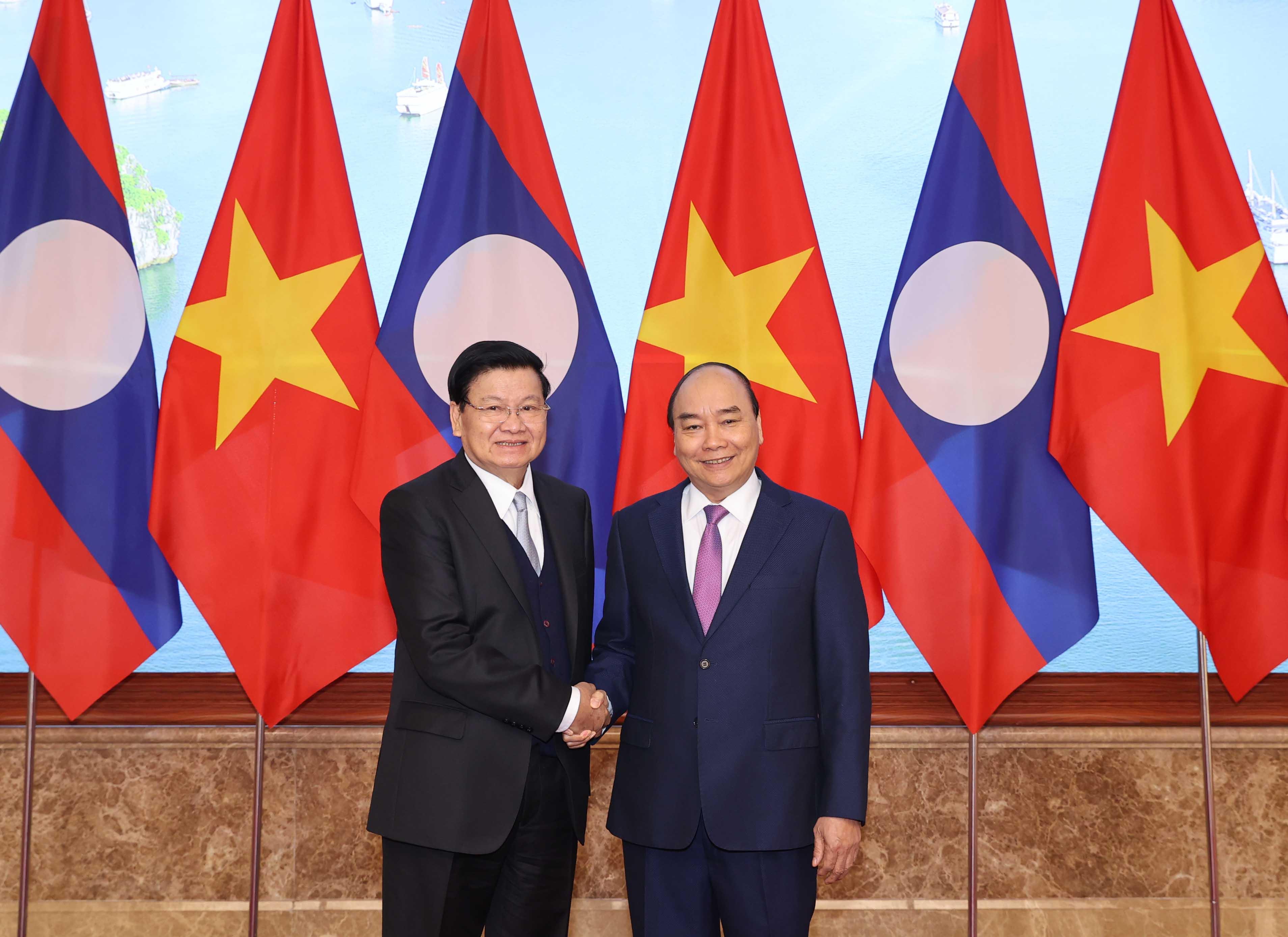 Thủ tướng Chính phủ Nguyễn Xuân Phúc và Thủ tướng Chính phủ Lào Thongloun Sisoulith