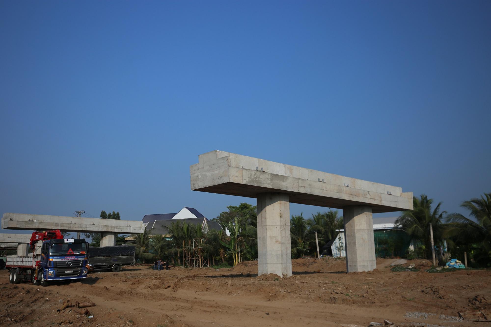 Một đoạn đang thi công của dự án cao tốc Trung Lương - Mỹ Thuận