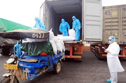 Hoạt động thông quan tại cửa khẩu Hoành Mô.Quản Ninh.Ảnh minh họa