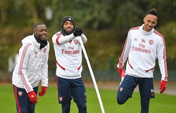 Nhiều cầu thủ của Arsenal bị cách ly tại nhà!