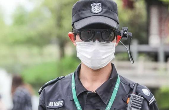 Mẫu kính thông minh giúp phát hiện các trường hợp có thân nhiệt cao. (Ảnh: Rokid)