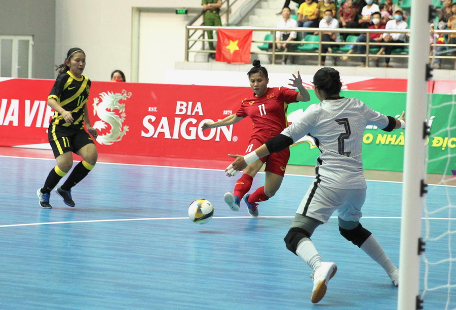 Đánh bại Malaysia, futsal nữ Việt Nam chạm tay vào HCV SEA Games 31