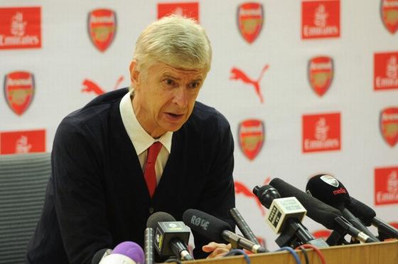HLV Wenger khi còn dẫn dắt CLB Arsenal