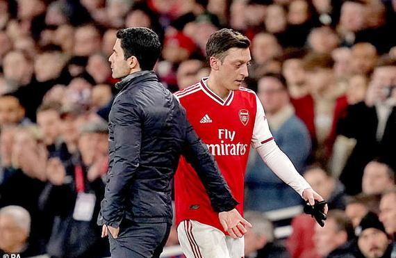Tương lai của Ozil tại Arsenal đã hết?