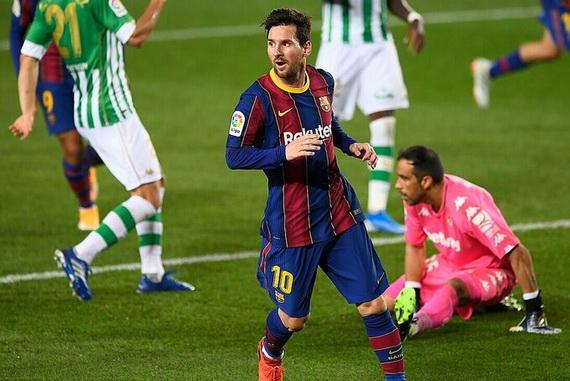 Messi tỏa sáng với cú đúp bàn thắng vào lưới Betis
