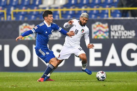 Italia (áo trắng) giành quyền vào bán kết Nations League