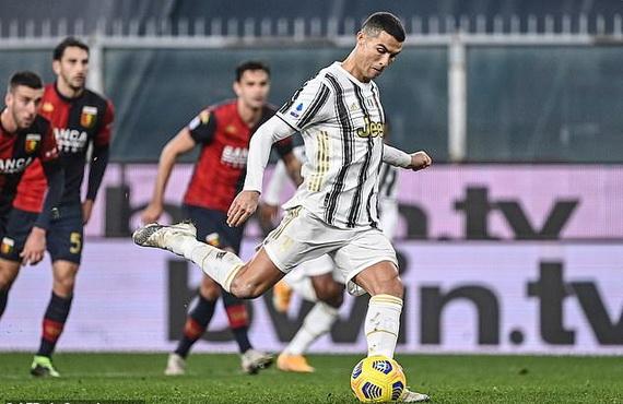 CR7 lập cú đúp penalty cho Juventus