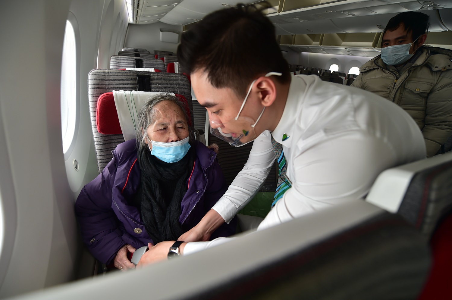 Hình ảnh: 300 người Việt ở Ukraine đã về nước an toàn trên chuyến bay của Bamboo  Airways ngày 10/3 số 3