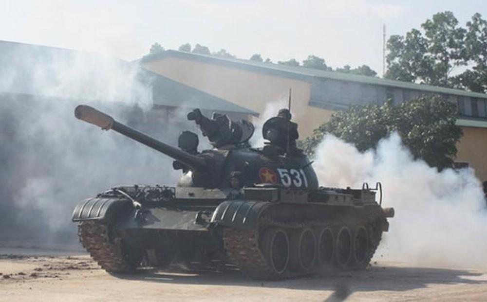 Để đáp ứng được nhu cầu thực chiến ở thời điểm hiện tại, các xe tăng T-54/55 của Việt Nam đã nhận được hàng loạt nâng cấp, cải tiến sâu theo những gói nâng cấp của nước ngoài và cũng có cả những phương án nâng cấp do chúng ta tự xây lên. Nguồn ảnh: TL.