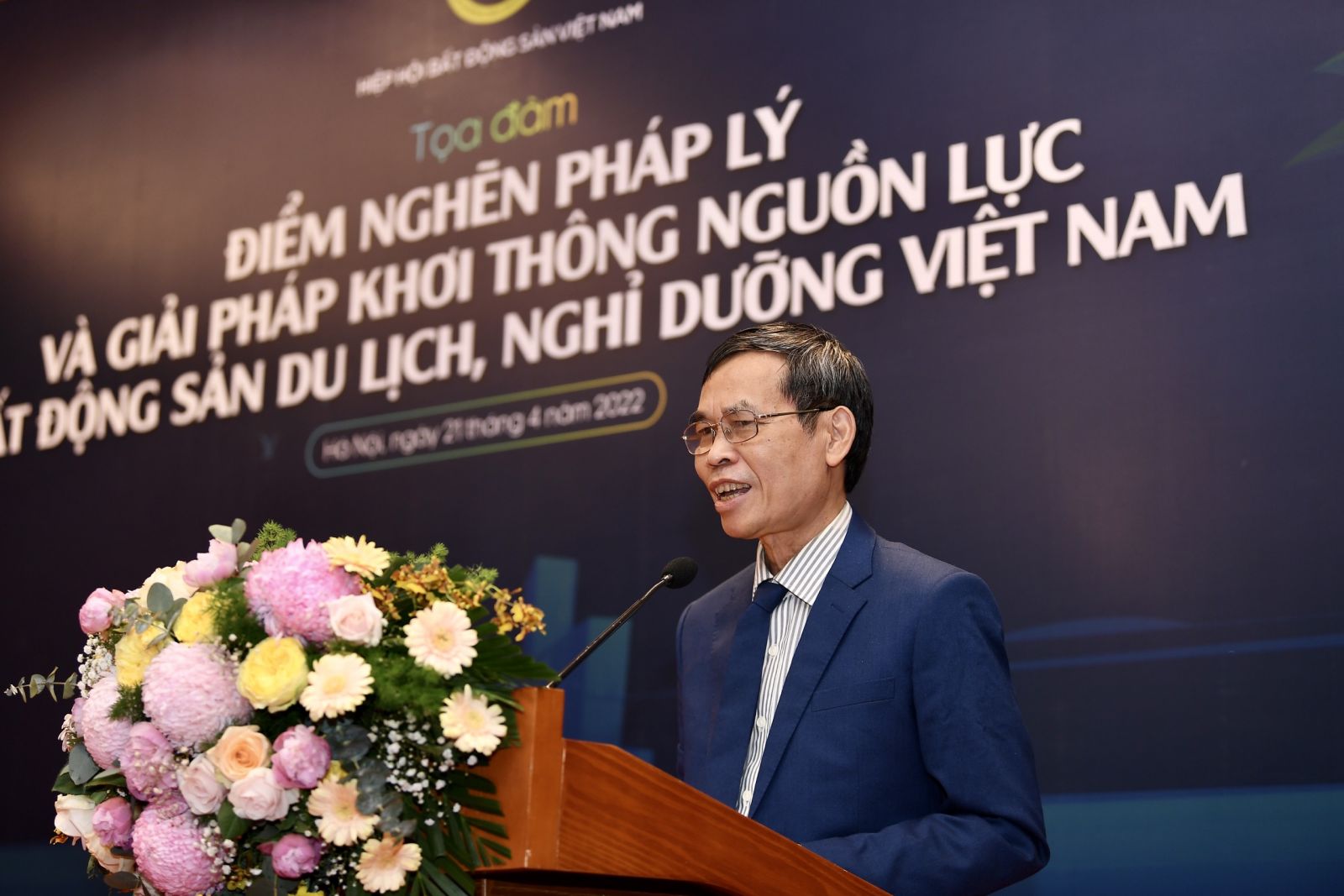 Ông Bùi Văn Doanh, Viện trưởng Viện Nghiên cứu Bất động sản Việt Nam trình bày tham luận. Ảnh: reatimes.vn