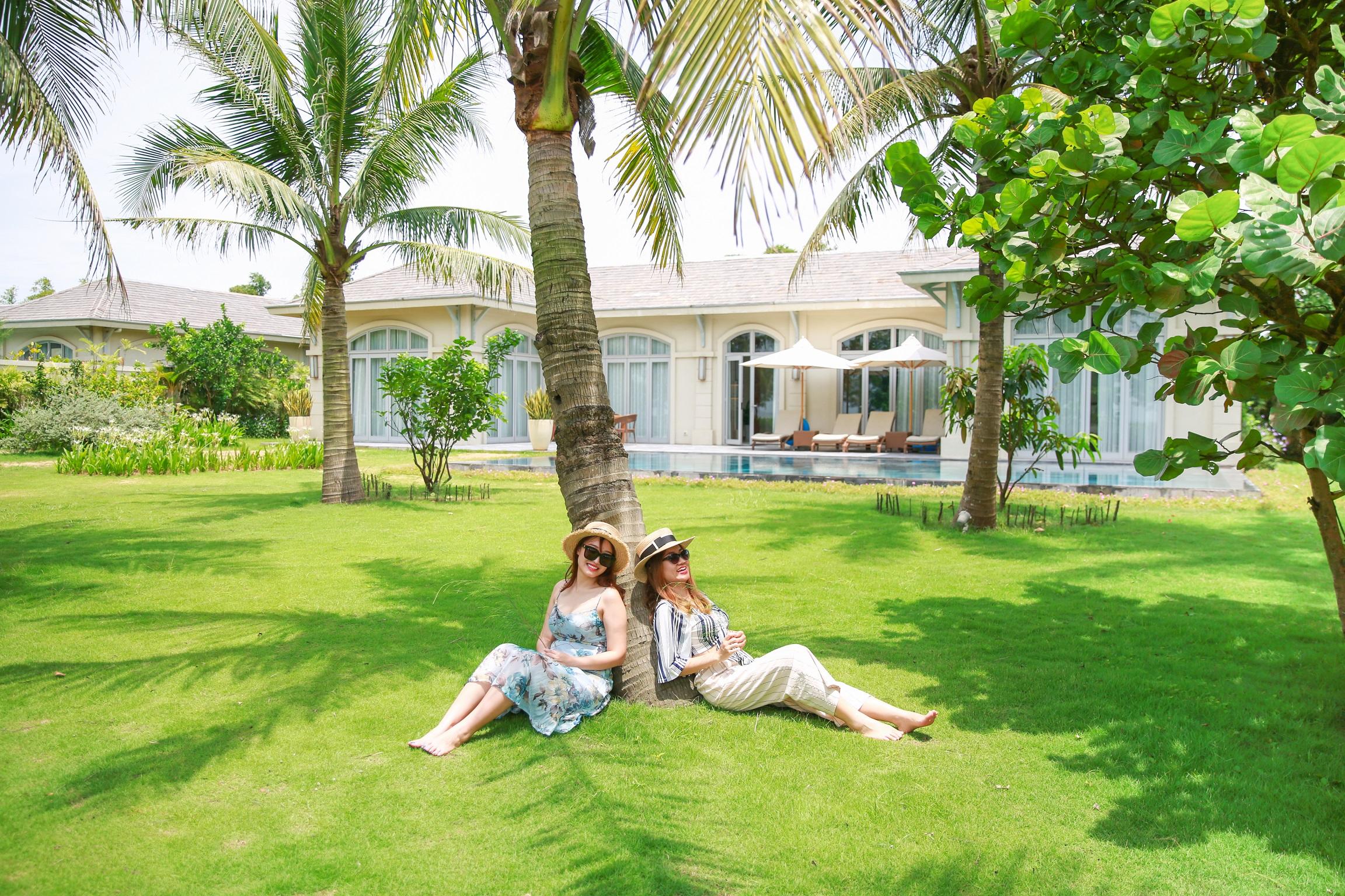 Khu resort gần biển thơ mộng và thanh bình trong một ngày đầu hè (Ảnh: Thanh Huyền)