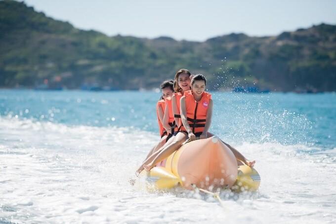 Du khách mua Combo Bay Bamboo Airways - Nghỉ dưỡng FLC Grand Hotel Quy Nhon được miễn phí vé vào cửa Eo Gió, FLC Zoo Safari Park và ưu đãi tới 50% các dịch vụ 5 sao